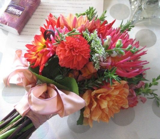 Букет из георгин