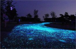 Светящийся камень в ландшафте (Glowing stone in the landscape)