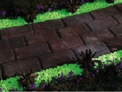 Светящийся камень в ландшафте (Glowing stone in the landscape)
