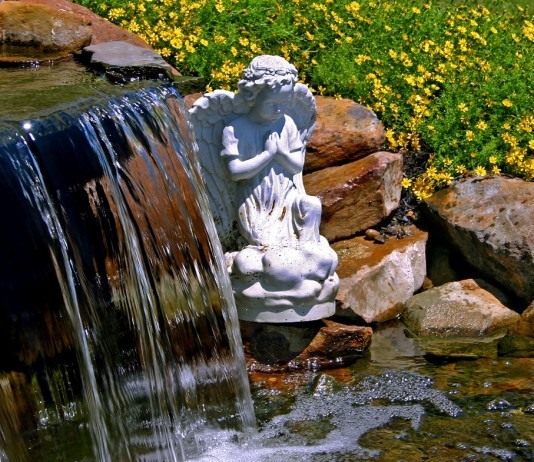 Искусственный водопад