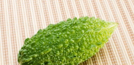 Плод момордики харанция, или горького огурца (Momordica charantia)