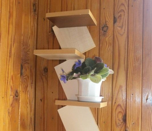 Вертикальная полка для цветов