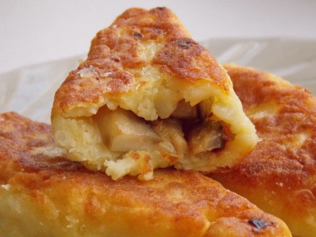Картофельные зразы с грибами готовы