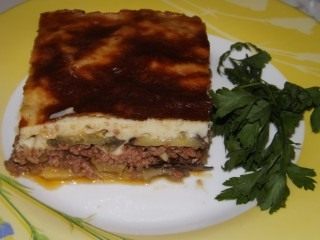 Перед подачей мусаку следует охладить