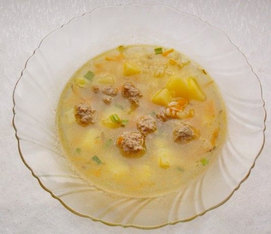 Рассольник с фрикадельками готов