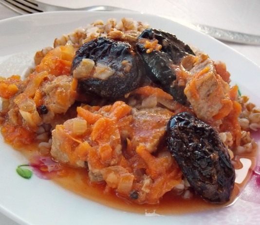 Тушёная говядина с черносливом