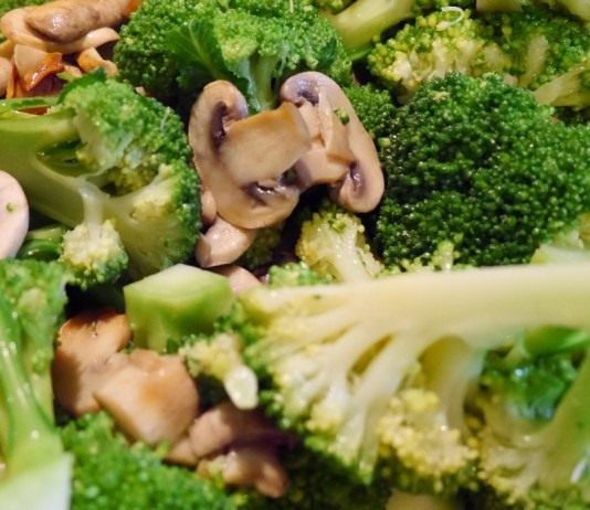 Брокколи с грибами