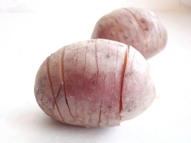 Нарезаем картофель