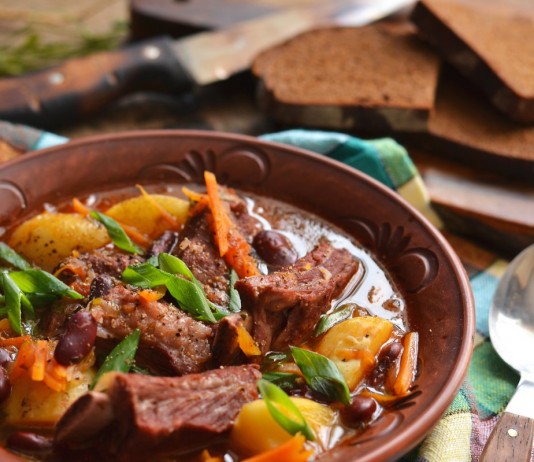 Суп фасолевый с ребрышками