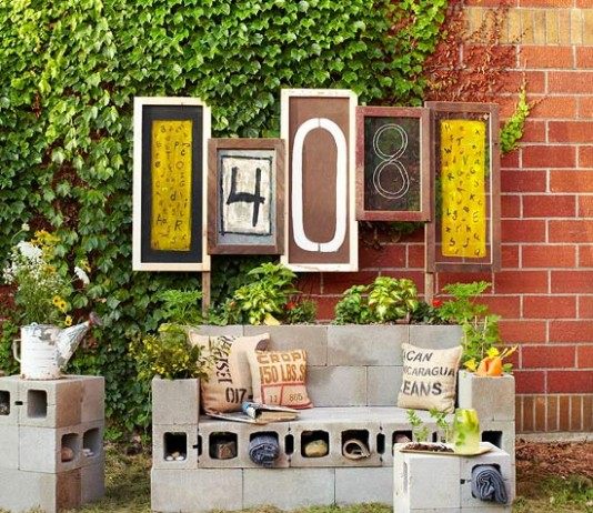 Диван, столик и тумбочка из блоков