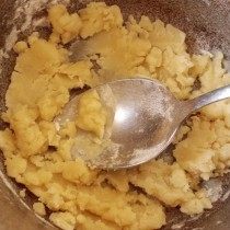 Слегка обжариваем полученную массу