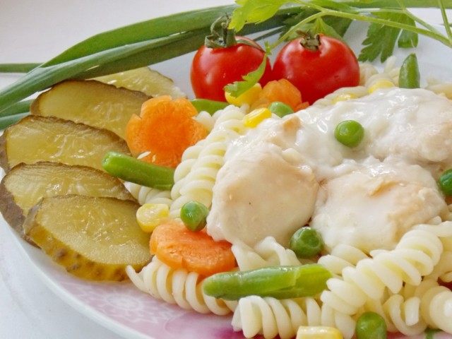 Курица под соусом бешамель