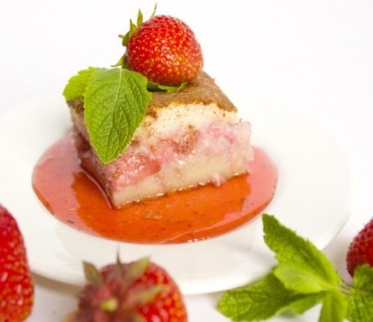 Клафути с клубникой