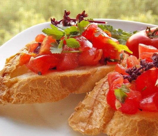 Брускетта - Рецепты Брускетта с томатами и базиликом