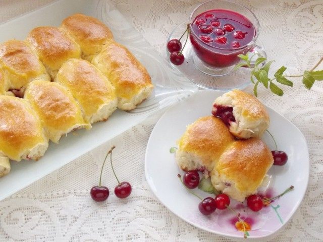 Пирожки с вишнями