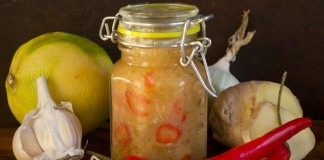 Тайский соус чили с луком и имбирём