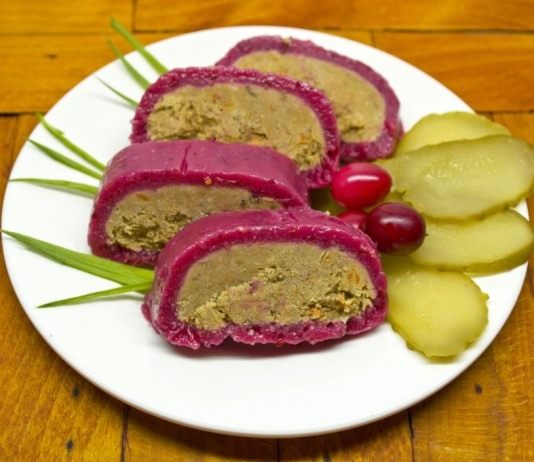 Рулет из куриной печени в клюквенном муссе - Рецепты Готовый рулет из куриной печени в клюквенном муссе