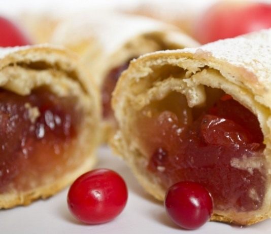 Венский штрудель с клюквой