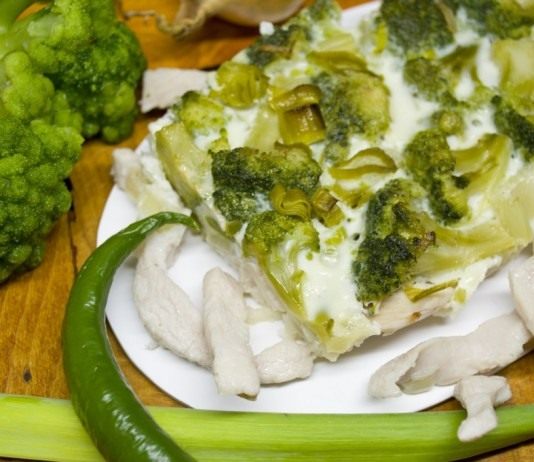 Запеканка с брокколи и куриным филе