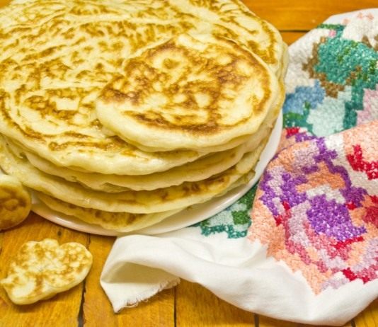 Блины дрожжевые толстые, как у бабушки! - Рецепты к праздникам Блины дрожжевые, безопарные