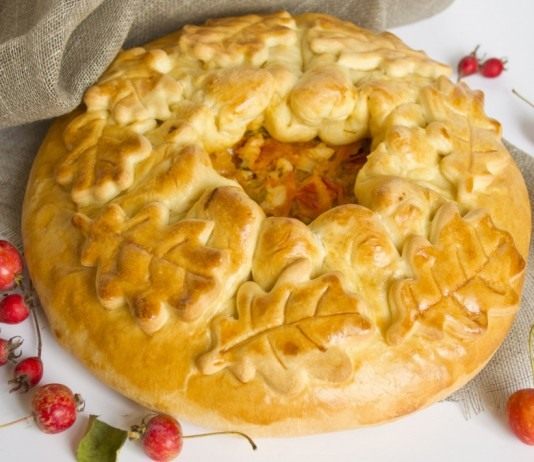 Пирог с курицей и овощами
