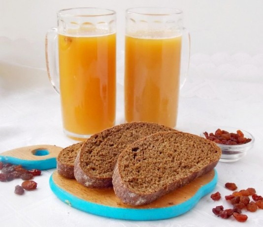 Квас домашний из ржаного хлеба