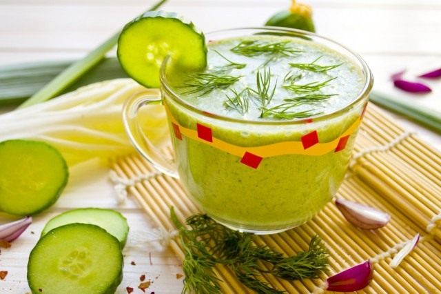 Смузи с огурцом и шпинатом