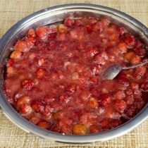 Ставим вариться периодически снимая пенки