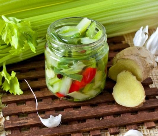 Маринованный сельдерей в масле