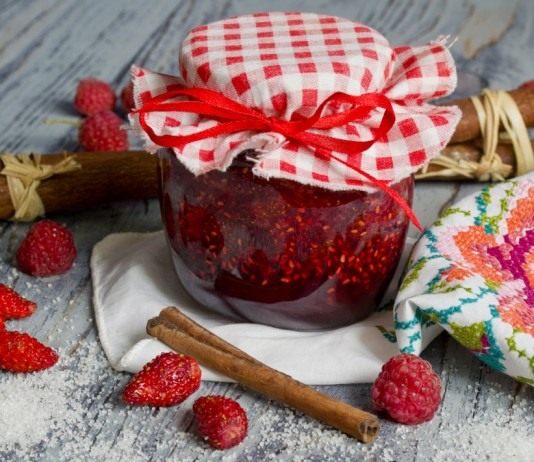 Джем из земляники с малиной и корицей — варенье из садовых ягод