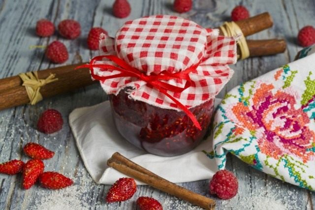 Джем из земляники с малиной и корицей — варенье из садовых ягод Джем из земляники с малиной и корицей — варенье из садовых ягод