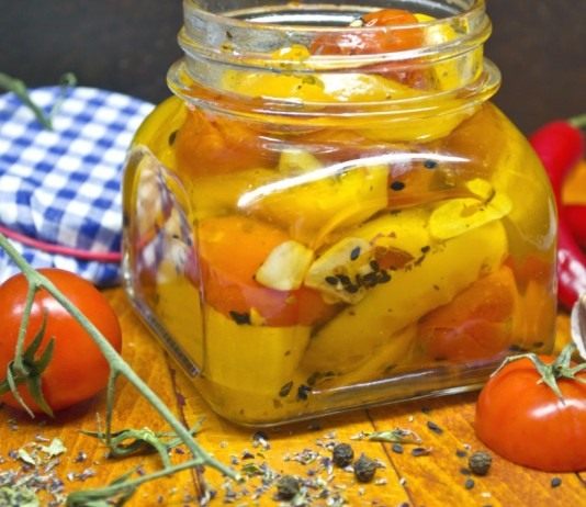 Конфи из жёлтого перца с помидорами черри