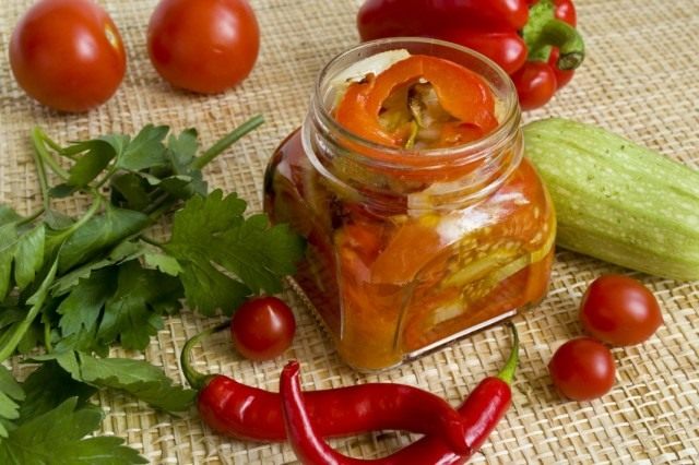 Овощной салат на зиму – салат из запеченных овощей Овощной салат на зиму – салат из запеченных овощей