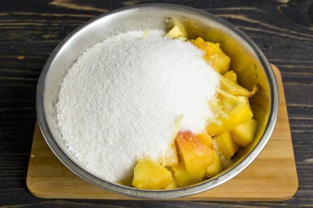 Засыпаем фрукты сахаром