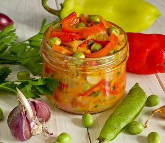 Салат из сладкого перца с цуккини и горошком - Рецепты Салат из сладкого перца с цуккини и горошком