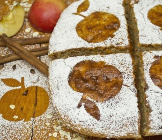 Творожная запеканка с яблоками и геркулесом