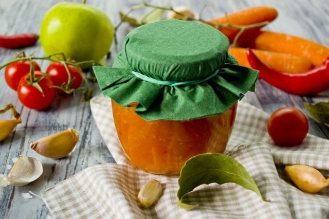 Соуса из помидоров с морковью и яблоками на зиму