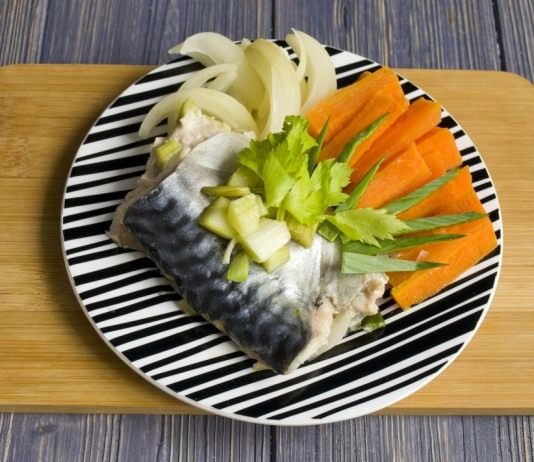 Скумбрия в фольге, приготовленная на пару с овощами - Постные блюда Скумбрия в фольге, приготовленная на пару с овощами