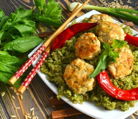 Зелёный рис с тефтелями - Основные блюда и гарниры Зелёный рис с тефтелями