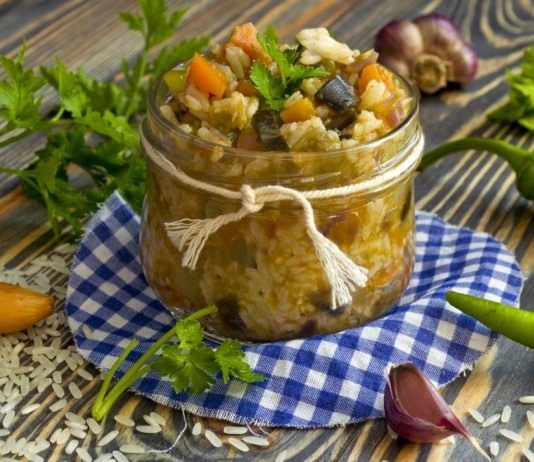 Овощной салат с рисом на зиму