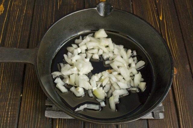 Пассеруем лук