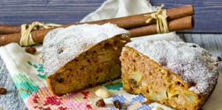 Фруктовый пирог с яблоками, грушами и орехами
