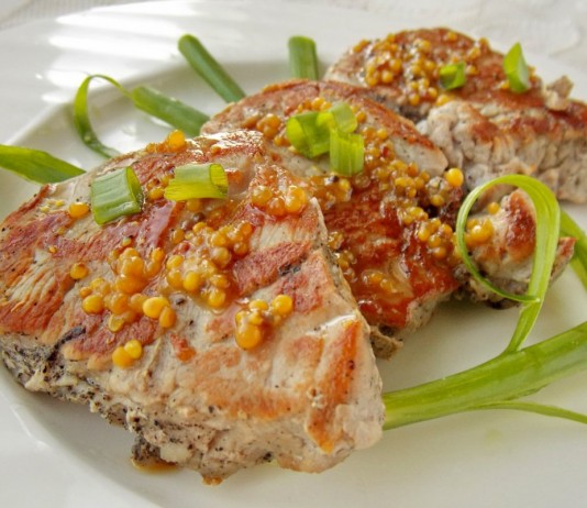 Медальоны из свинины в медово-горчичном соусе - Основные блюда и гарниры Медальоны из свинины в медово-горчичном соусе за 10 минут