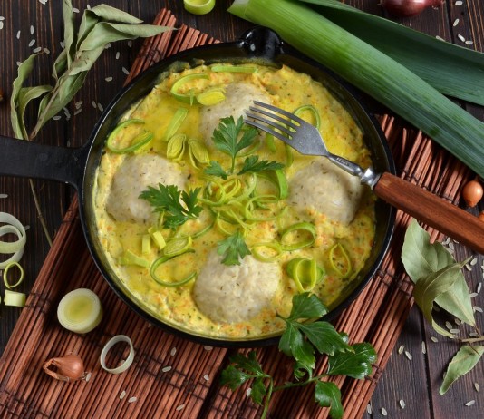 Паровые куриные тефтели с подливкой - Основные блюда и гарниры Паровые куриные тефтели с подливкой