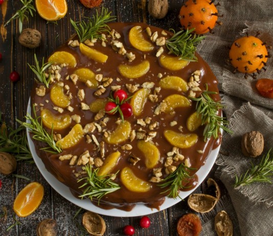 Фруктовый торт с шоколадным кремом