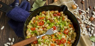 Овощное рагу с фасолью – консервированная фасоль тушеная с овощами