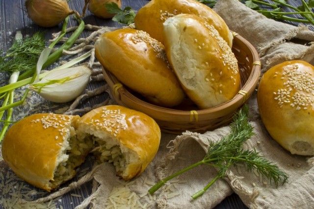 Пирожки с рисом и яйцом в духовке Пирожки с рисом и яйцом в духовке