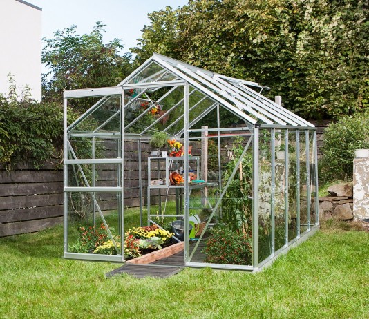 Теплица на дачном участке