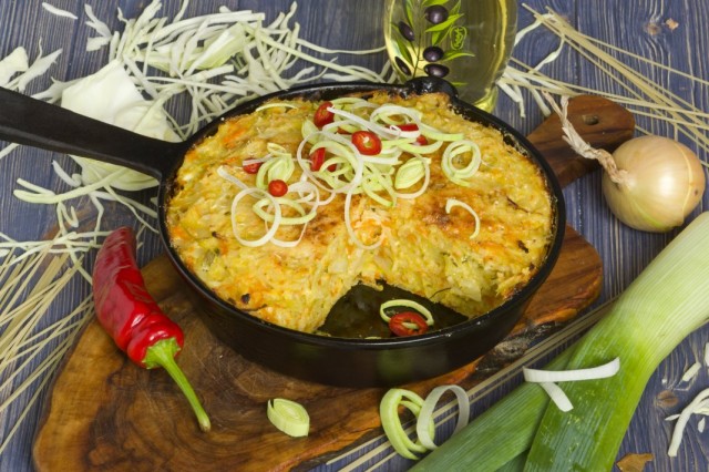 Запеканка из макарон с творогом и капустой