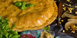 Пирог с мясом и грибами в духовке